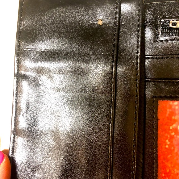 Black wallet with plenty of storage space - Picture 9 of 9